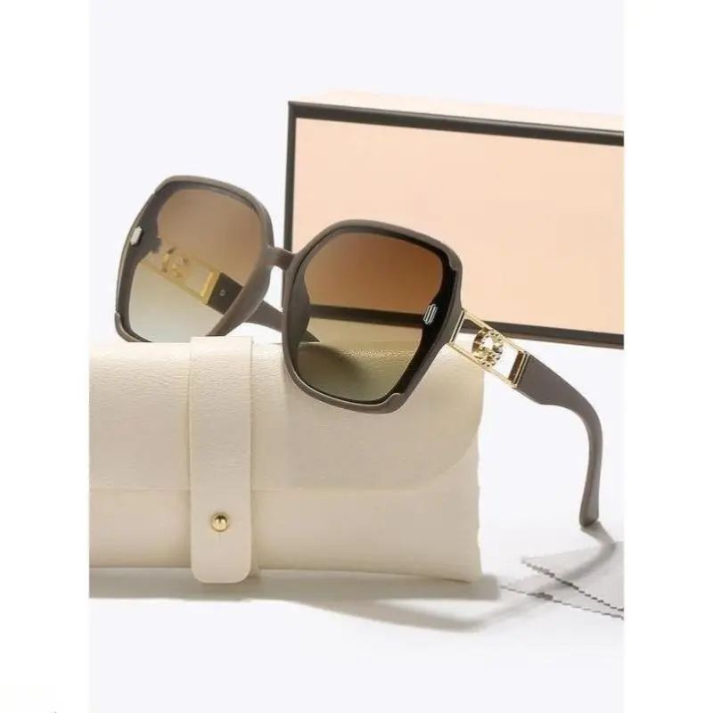 Oversized Minimalist Sunglasses with Gradient Lenses, Modern Unisex Shades with Durable Frames for Casual Street Style, Casual Wear