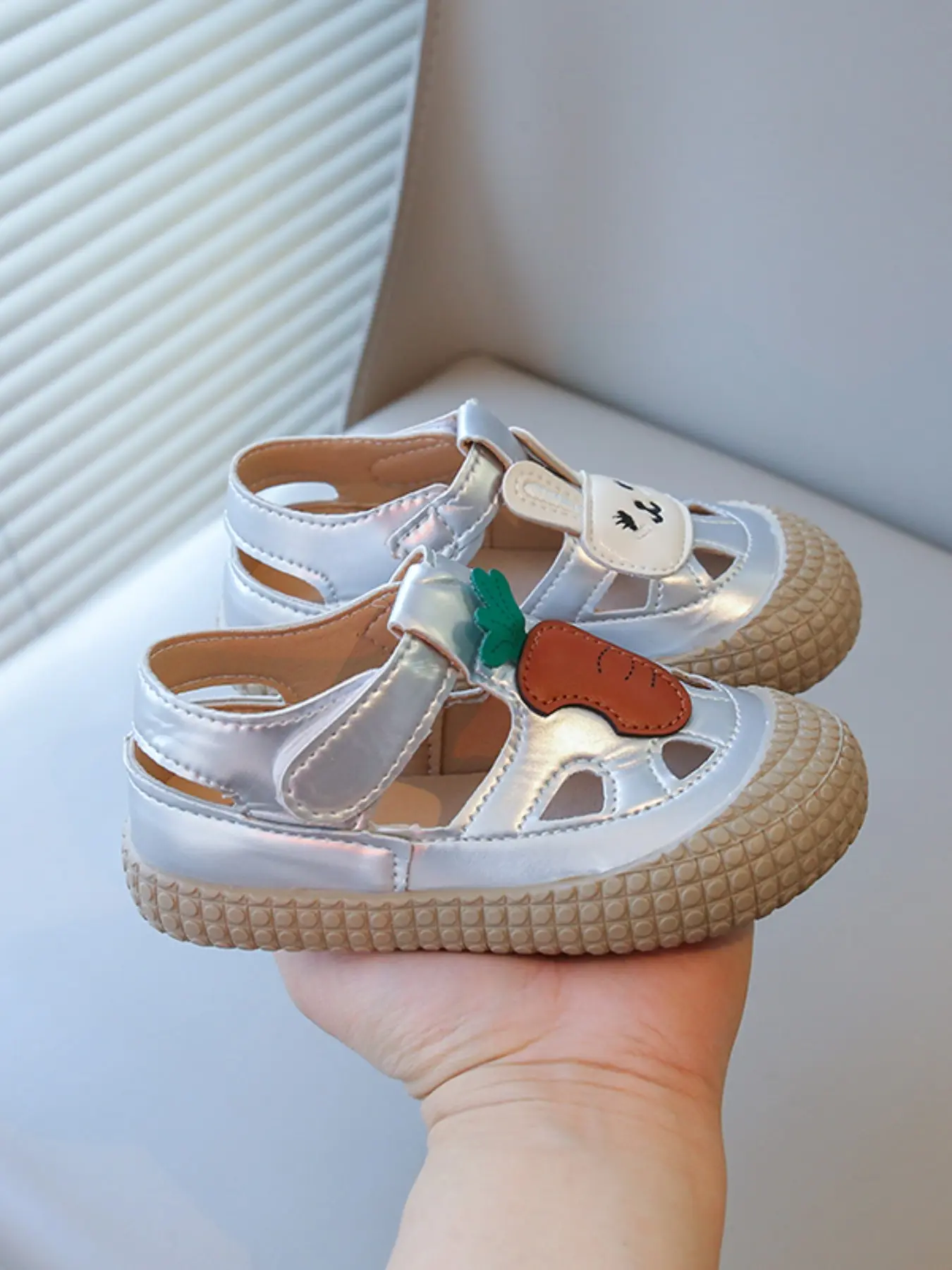 Girls' Bunny Carrot Slip-On Shoes, Soft Cartoon Style, Breathable Mesh, Non-Slip Sole, Ideal for Indoor/outdoor Activities