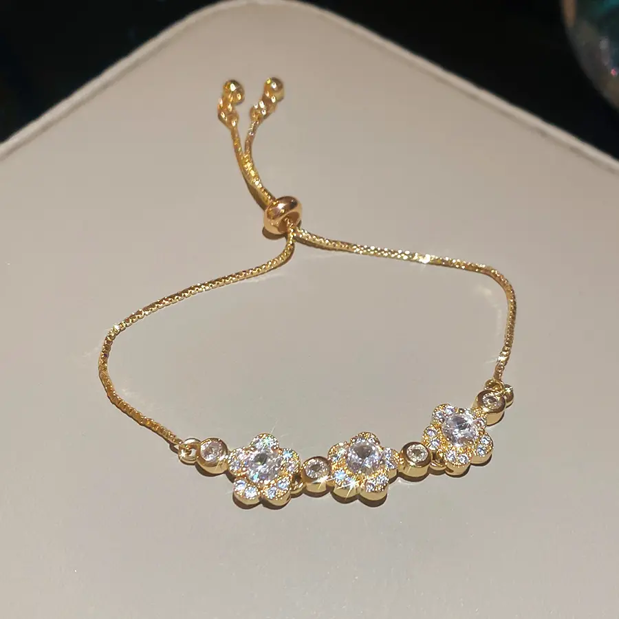 DOUX Gold Triple-Flower Bracelet