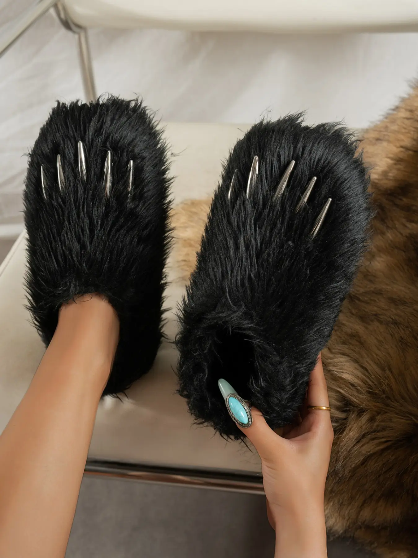 Women 3 Colors Monster Bear Paw Fuzzy Mule Slippers, Long Faux Fur, Metal Claw Decor, Slip On, Warm Winter Plush Footwear, Y2K Cosplay