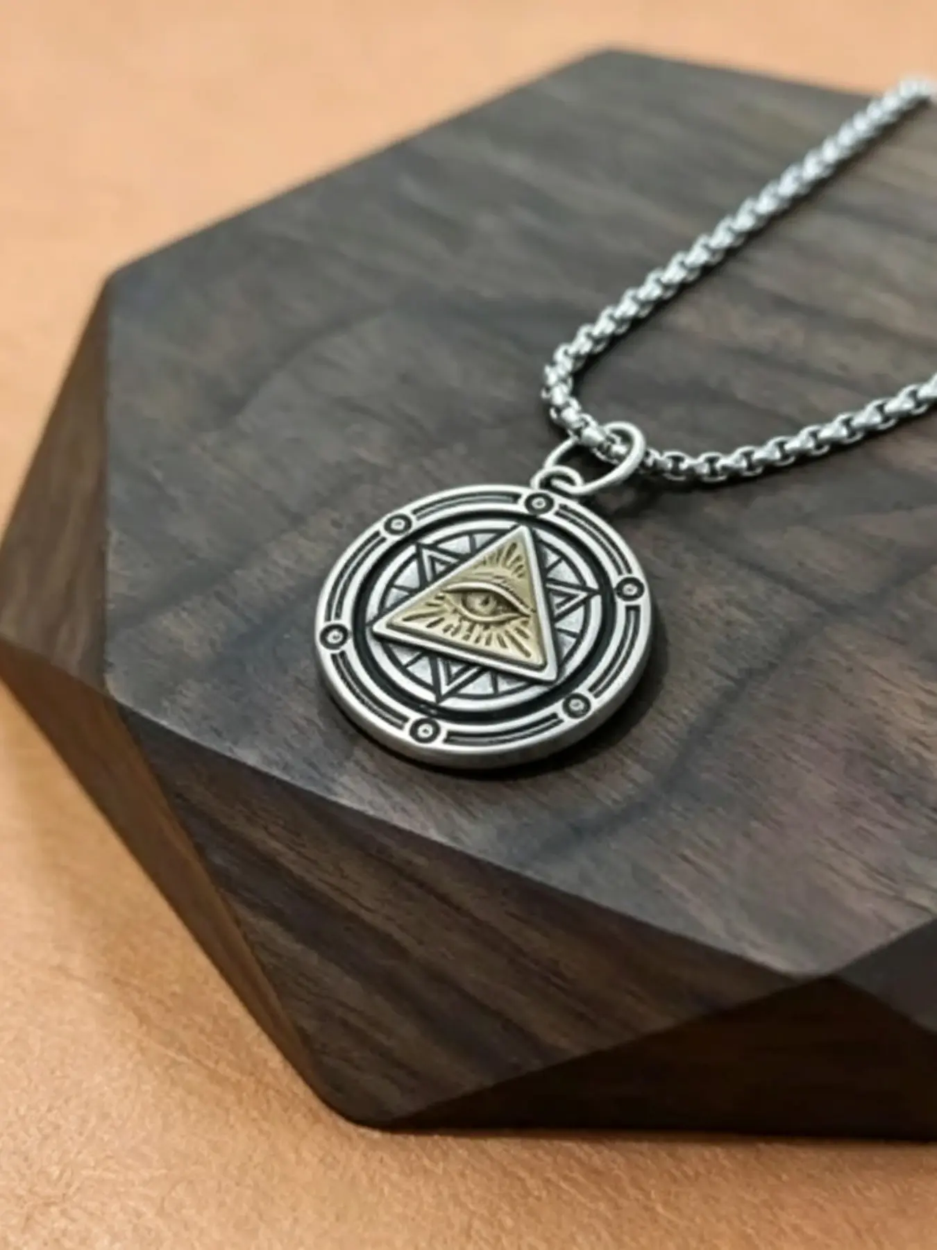 Vintage Antique Eye Rotating Necklace, Men's Hip Hop Streetwear Dual-Sided Pendant, Cool Versatile Titanium Steel Chain