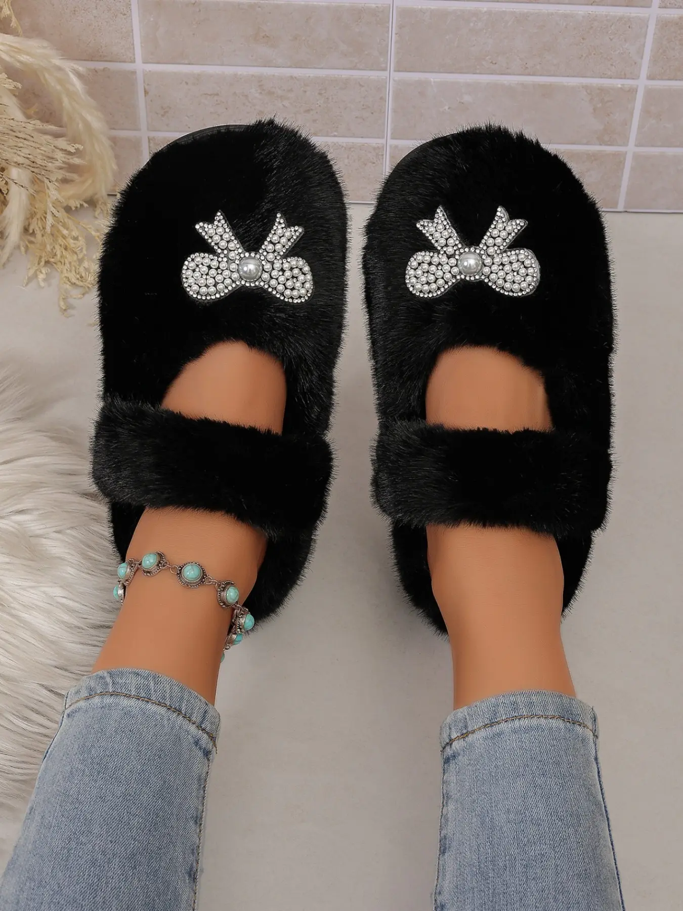 Winter Cute Bow Fake Rabbit Fur Slippers, Multiple Color Options, Pearl Decorated Plush Slippers, Thick Sole Soft Winter Women's Bedroom Home Slippers