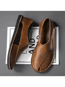 Men's Hand Stitching Split Toe Leather Sandals Vintage Cross Strap Closed Toe Flat Mules