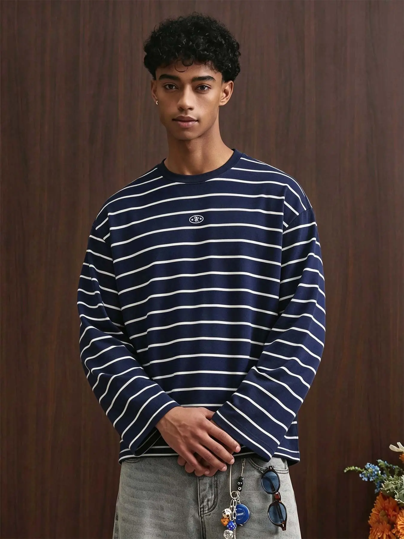 Loose striped crewneck long-sleeve T-shirt, blue and white stripes, basic casual top. Soft and lightweight fabric, vintage everyday casual style. Perfect for city walks, gatherings, and daily photos. #StripedLongSleeve #LooseTee