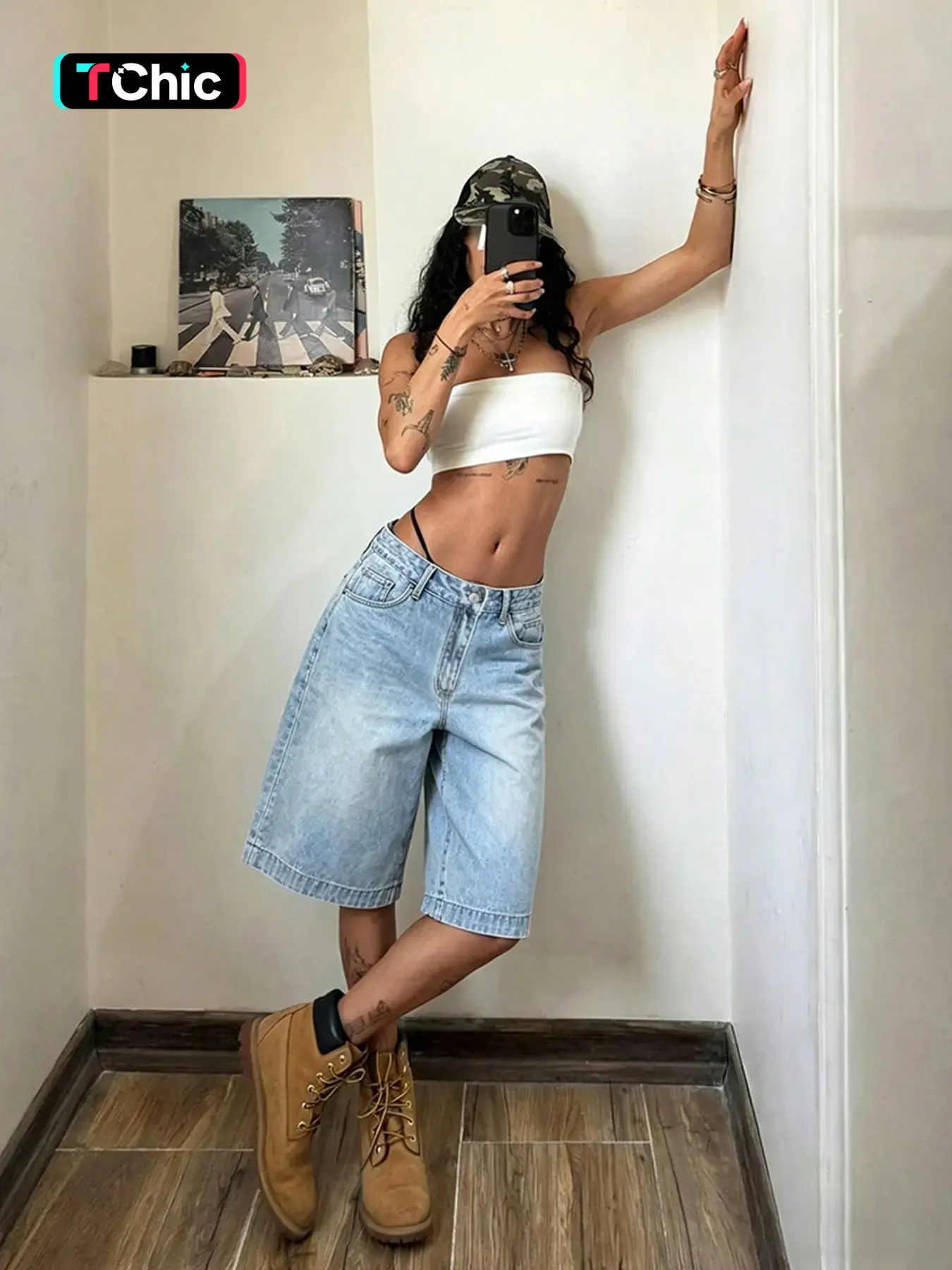 Elegant Casual Women's Shorts, Slim-Fitting Denim Five-Quarter Pants, Comfortable Fashion for Spring Summer, Versatile Daily Wear, Denim Button Shorts, Casual Waist Shorts, Casual Fashionable Shorts