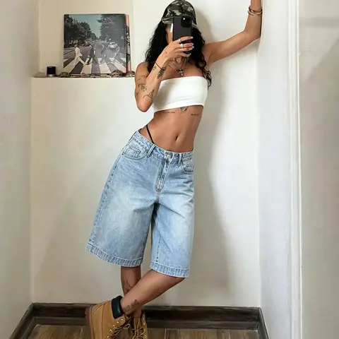 Elegant Casual Women's Shorts, Slim-Fitting Denim Five-Quarter Pants, Comfortable Fashion for Spring Summer, Versatile Daily Wear, Denim Button Shorts, Casual Waist Shorts, Casual Fashionable Shorts