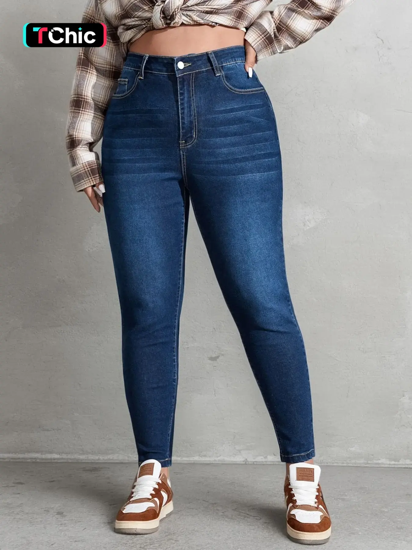 Plus Size Vintage Stretch Denim Jeans with Button Design, Casual Fashion for Daily Wear, Year-Round Women's Plus Size Denim Bottoms