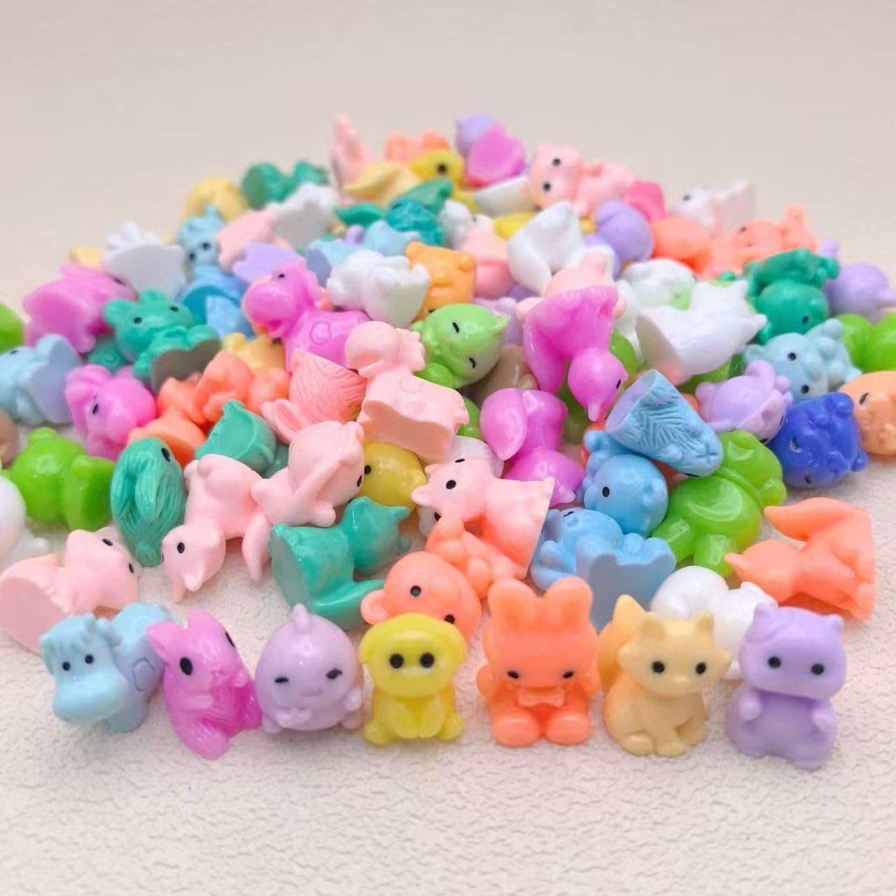 50PCS Mini Resin Animals Variety Pack, Random Assorted Tiny Resin Animal Figurines Glow in the Dark for Fairy Garden Accessories, Aquarium and Micro Landscape Decoration
