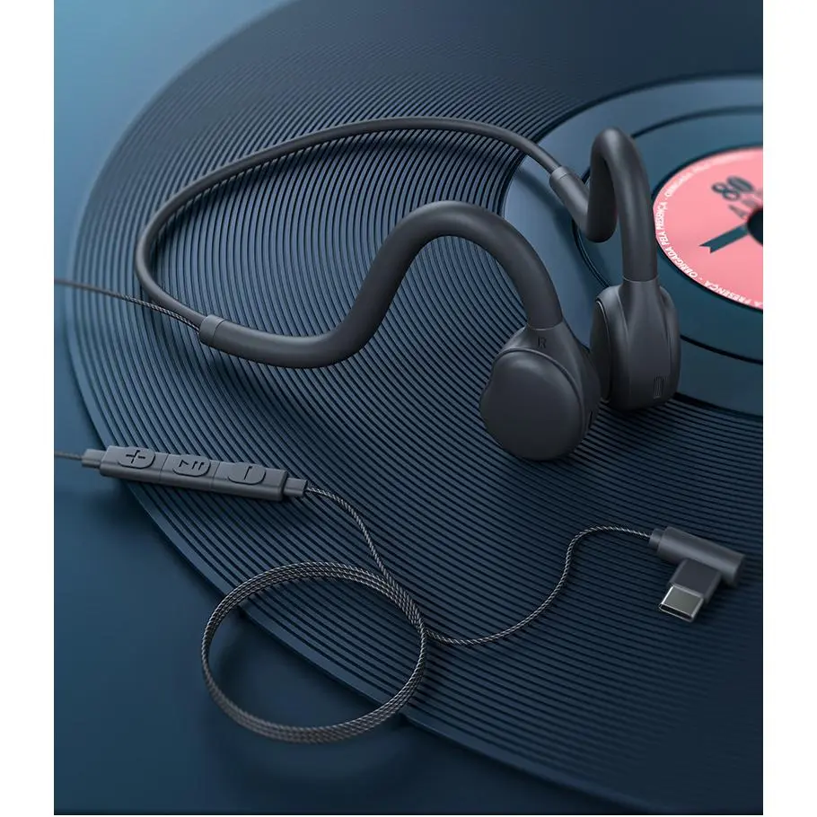 Wired Over-Ear Earphones with Mic and 3.5mm/Type-C/USB Options for Sports and Gaming