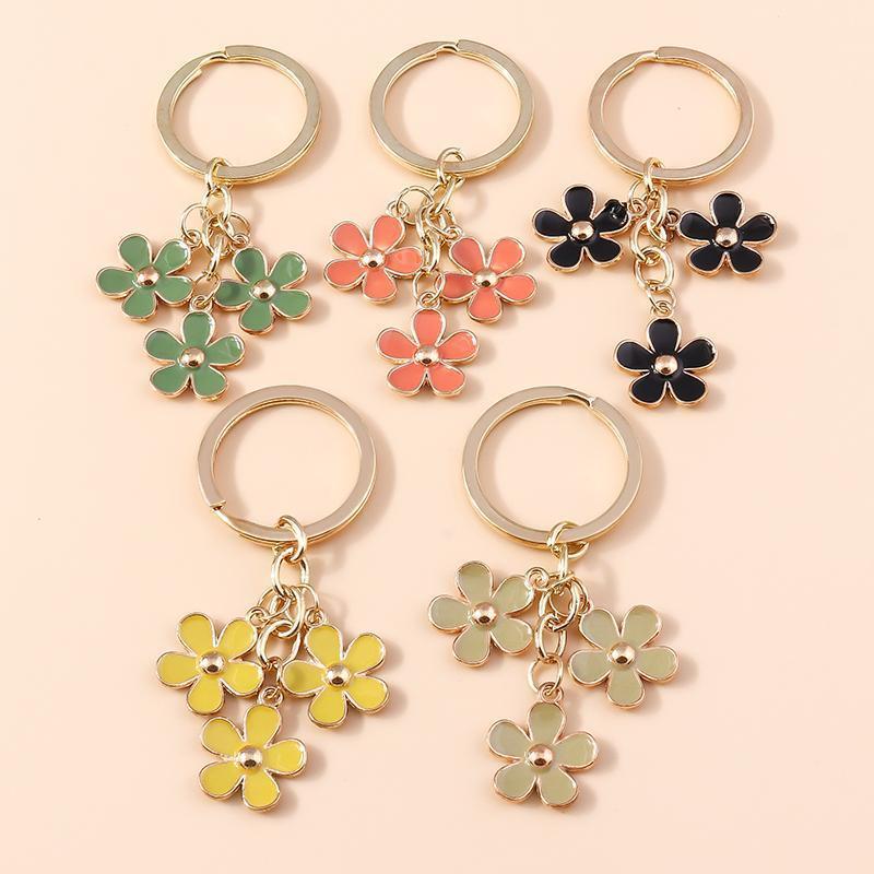 Cute Enamel Daisy Keychain Flower Keyring Pendants for Car Key Holder Women Girls Handbag Accessories Handmade Jewelry Gift