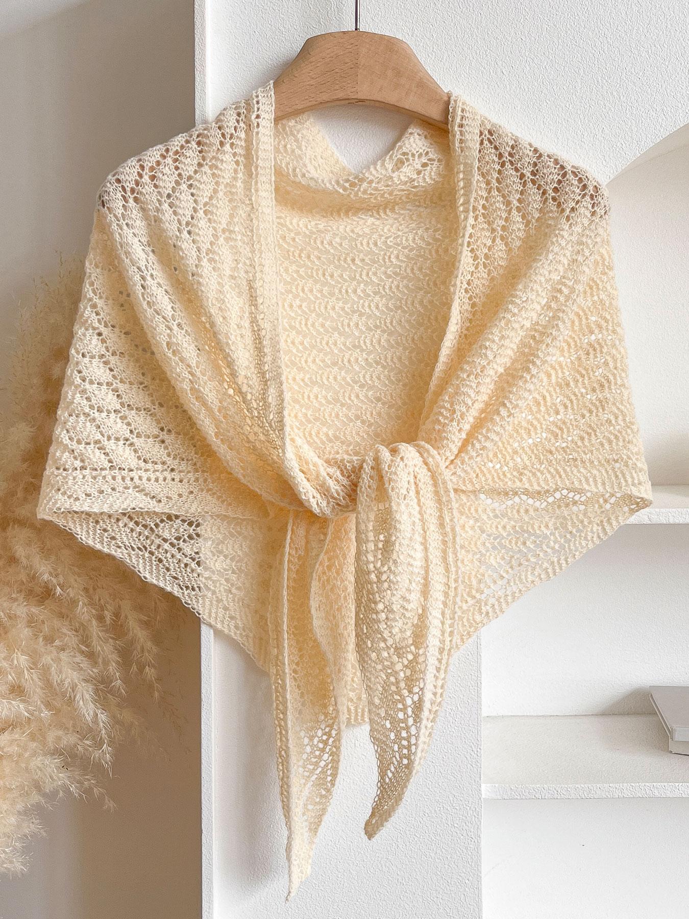 Elegant Women's Plain Triangle Shawl, Soft Comfortable Fashion Accessory, All-Season Wear, Versatile Daily Use, Stylish Casual Wrap