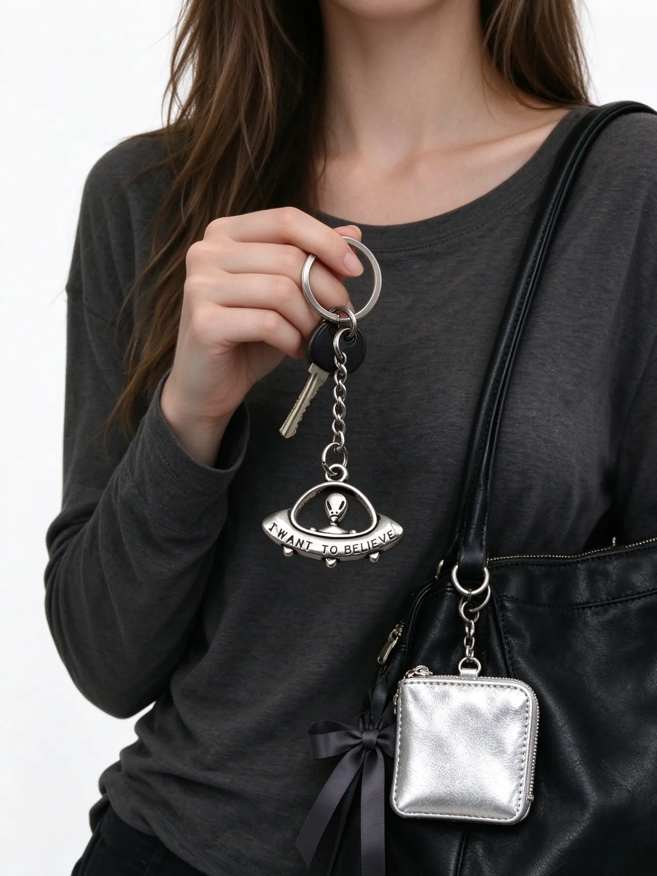 Space Ship Ufo Alien Design Keychain Pendant, Unisex Accessory for Backpacks, Crossbody Bags, Car Keys, Ideal Gift for Ufo Lovers
