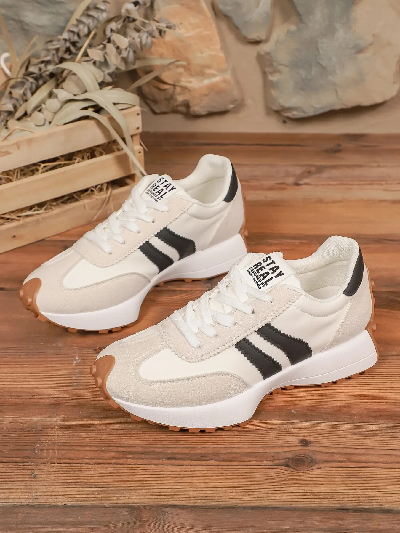 Women's casual lace-up sneakers, Low top sneaker, Round Toe Sneakers, all-season outdoor walking shoes, simple versatile thick-soled shoes for added height and comfort, suitable for daily casual, commuting, gifts, and back-to-school outfits
