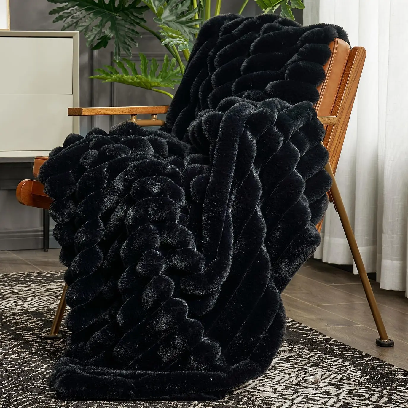 Cozy Faux Fur Throw Blanket for Couch, Cozy Warm Plush Striped Blanket for Sofa Bedroom Living Room, 50 * 60 Inches Black