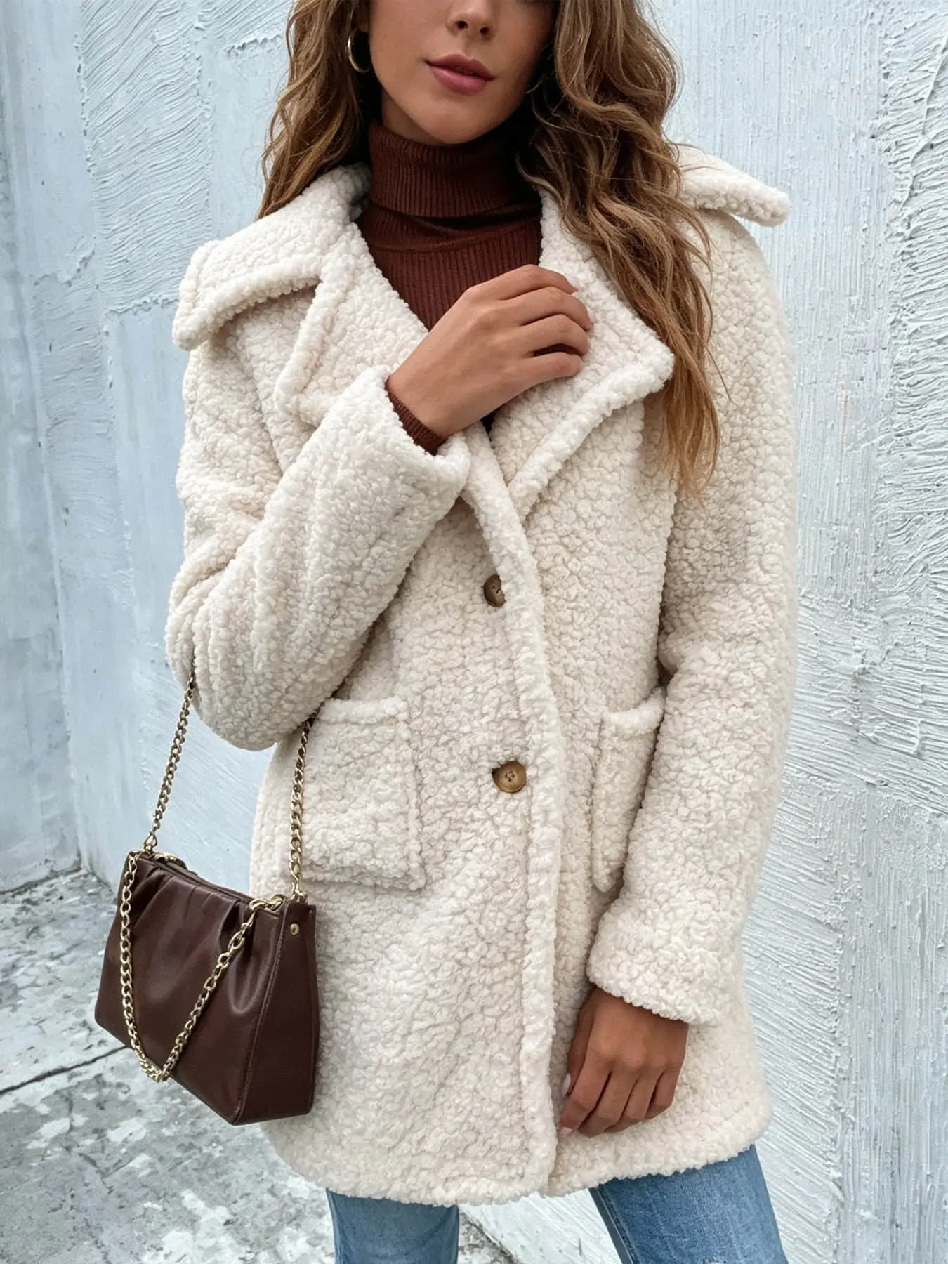 A women's fashionable retro solid colored plush coat with a single breasted collar design, suitable for autumn and winter, street wear, daily leisure, commuting, travel, outdoor leisure, and vacation.