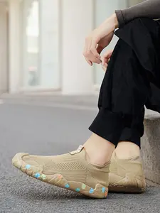 Men's Outdoor Anti-Slip Walking Shoes, Breathable Mesh Slip-On Sports Shoes, Lightweight Impact-Resistant Casual Flat Shoes, Suitable for All Seasons and Travel