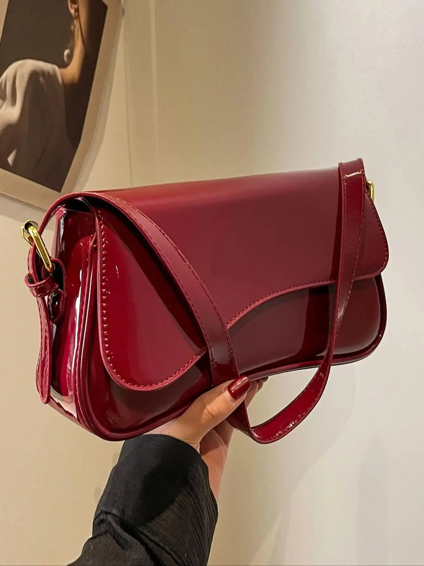 26 Spring/Summer Women's Saddle Bag, Daily Shoulder Bag and Crossbody Bag, Elegant Magnetic Sealed Saddle Bag, Suitable for Daily Use, Party Attendance, Chic Crossbody Bag