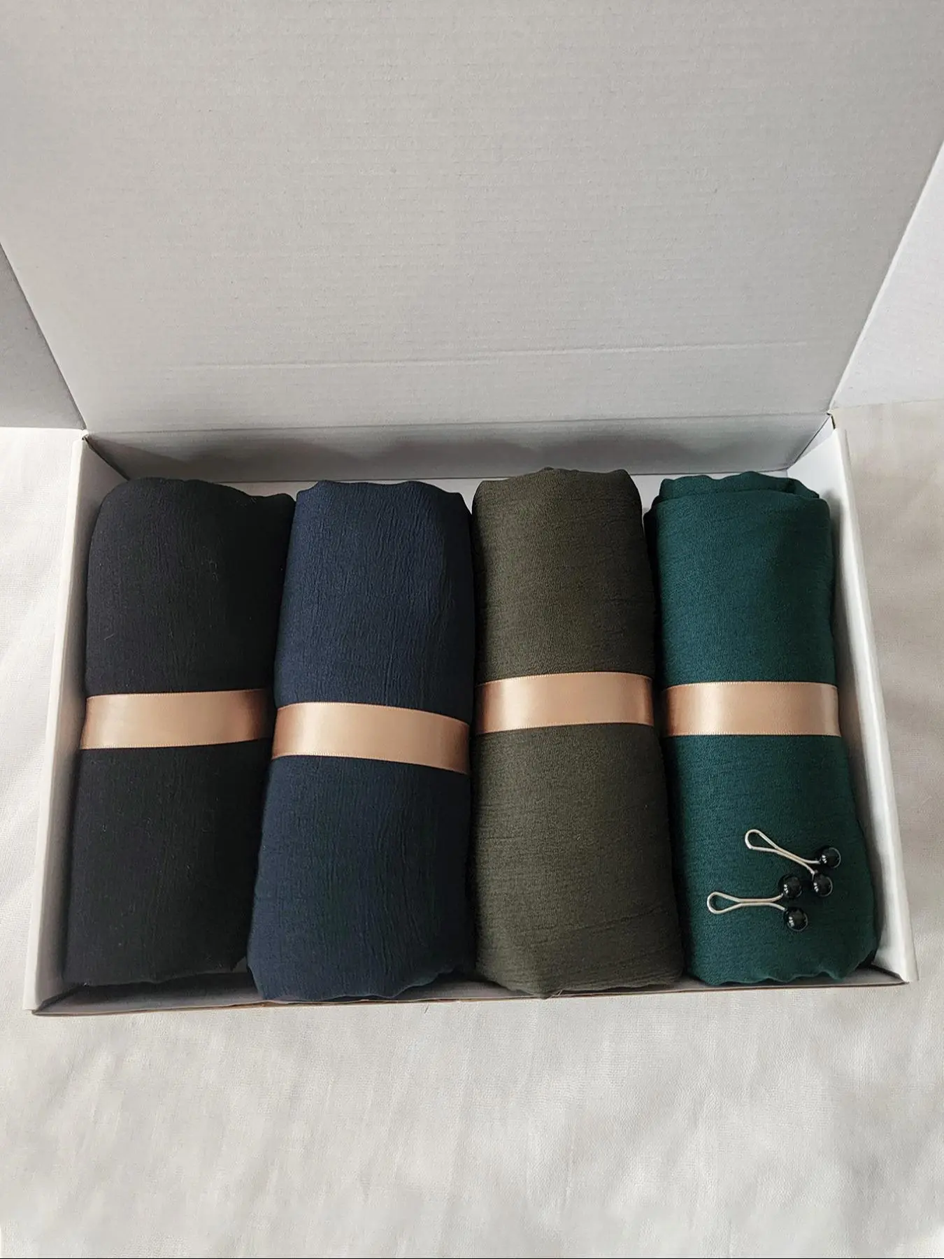 4pcs Plain Wrap Headscarf for Women, Breathable Jersey Hijab with Scarf Clips, Modest Evening Wear, Suitable for All Seasons