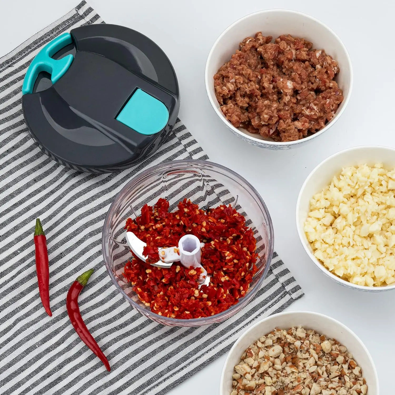 Multifunctional Hand Pull Food Chopper Easy Clean Hand Pull Garlic Grinder Mini Manual Food Processor Quick Chop Veggie Fruit Salad Maker Kitchen Gadget Gift