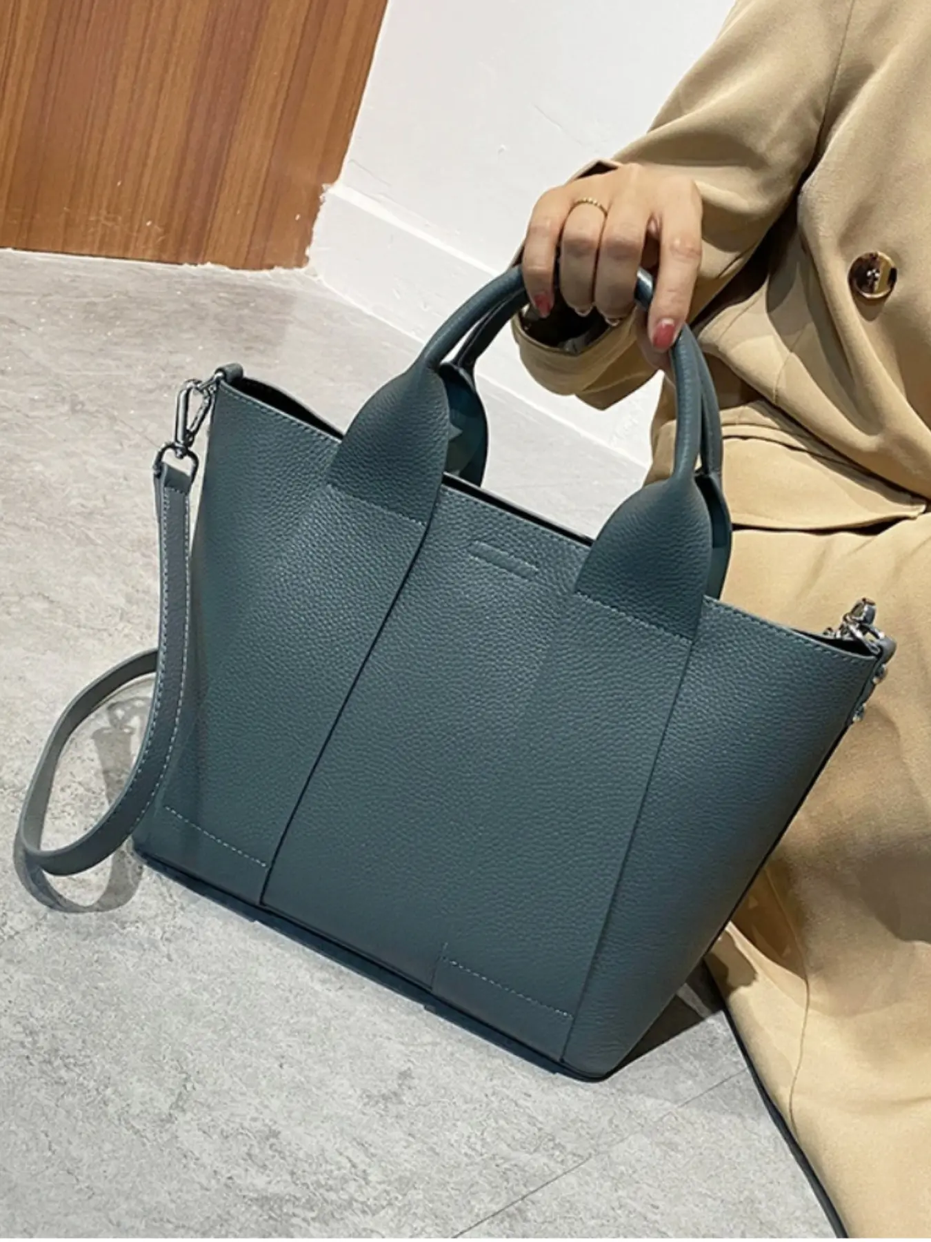 Women's Genuine Leather Handbag, Convertible Crossbody & Shoulder Bag, Detachable Strap, Large Capacity, Elegant Blue Color, Handheld Shoulder Bag