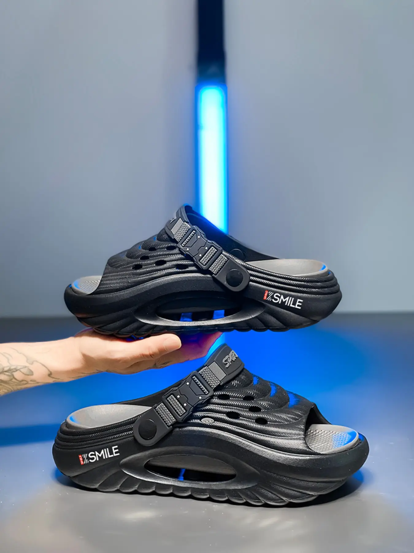 Summer New Trendy Holey Shoes for Men and Women, Thick Sole Breathable Slippers, Outdoor and Indoor Fashion Sandals