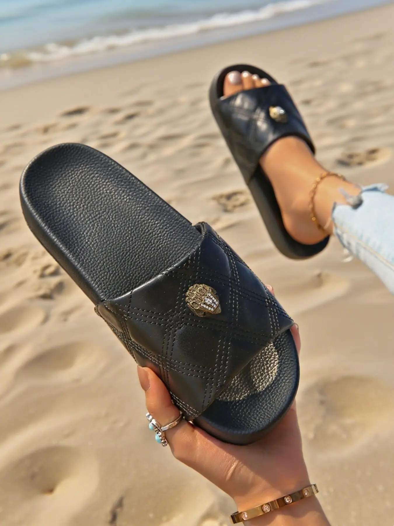 2026 New European Style Colorblock Sandals, Women's Outdoor Flat Flip Flops, Fashion Eagle Head Decoration, Beach Vacation Slippers