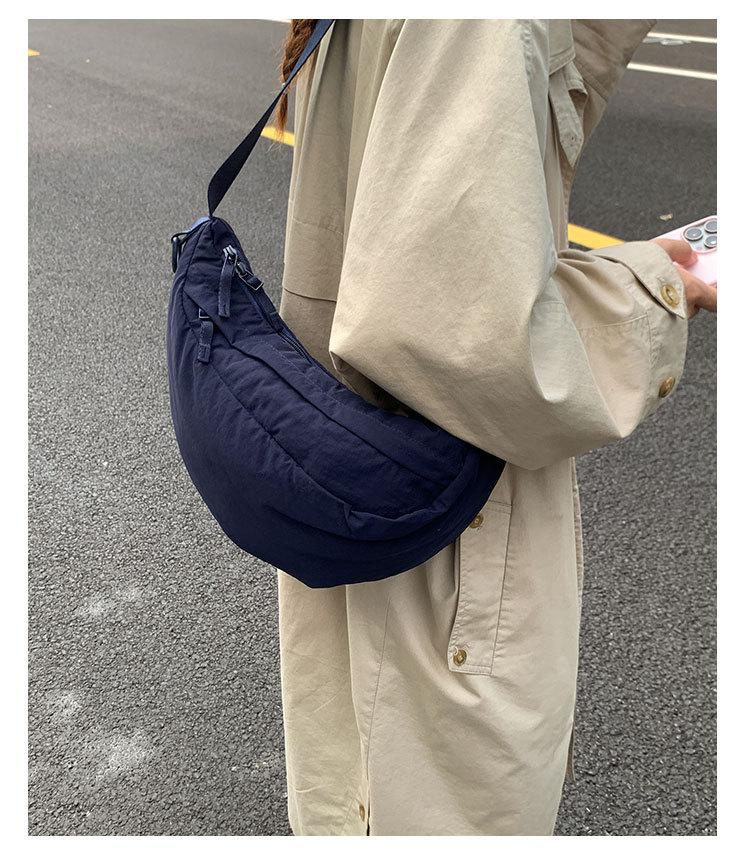 Simple and Versatile Hobo Bag An Elegant Casual Crossbody Bag That Fashionable and Lightweight Suitable Shoulder Bag