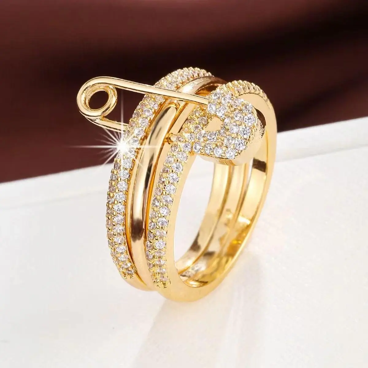 A Three-Ring Stacked Paper Clip Ring, Copper Imitation Faded, Fashionable And Simple For Women To Wear