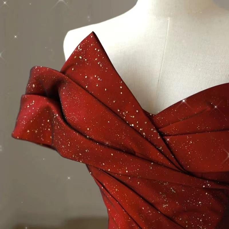 2026 New Autumn Red Toast Dress for Bride, One-Shoulder, Noble, Simple, Elegant, Slim-Fit and Skin-Brightening