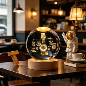 3D Laser Engraved Astronaut Crystal Ball Night Light, USB Powered, Colorful LED Base, Ideal Gift for Holidays, Bedroom & Living Room Decor