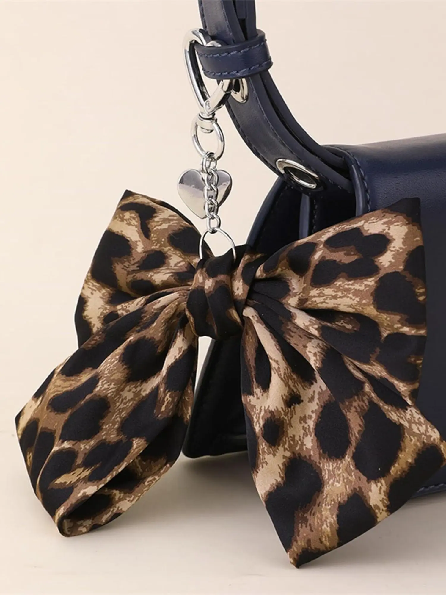 Fashion Leopard Print Bow Heart Keychain, Checkerboard Bow Love Bag Charm, Perfect for Bags, Purses, Backpacks, Valentine's Day Gift