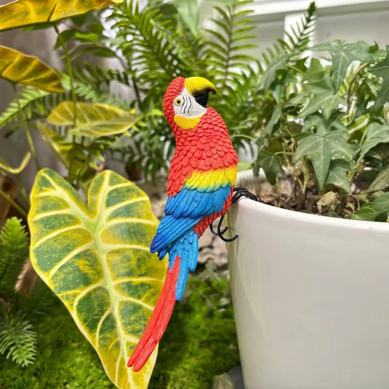 Resin Parrot Bird Home Decor Sculpture, Outdoor Garden Ornament, Durable Resin Material, Perfect for Courtyard Decoration