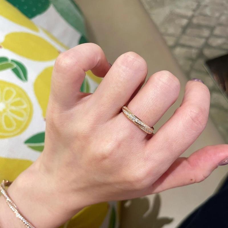 A light luxury, retro and high-end Mobius ring set with full diamonds, fashionable and versatile, elegant and exquisite, super dazzling index finger ring