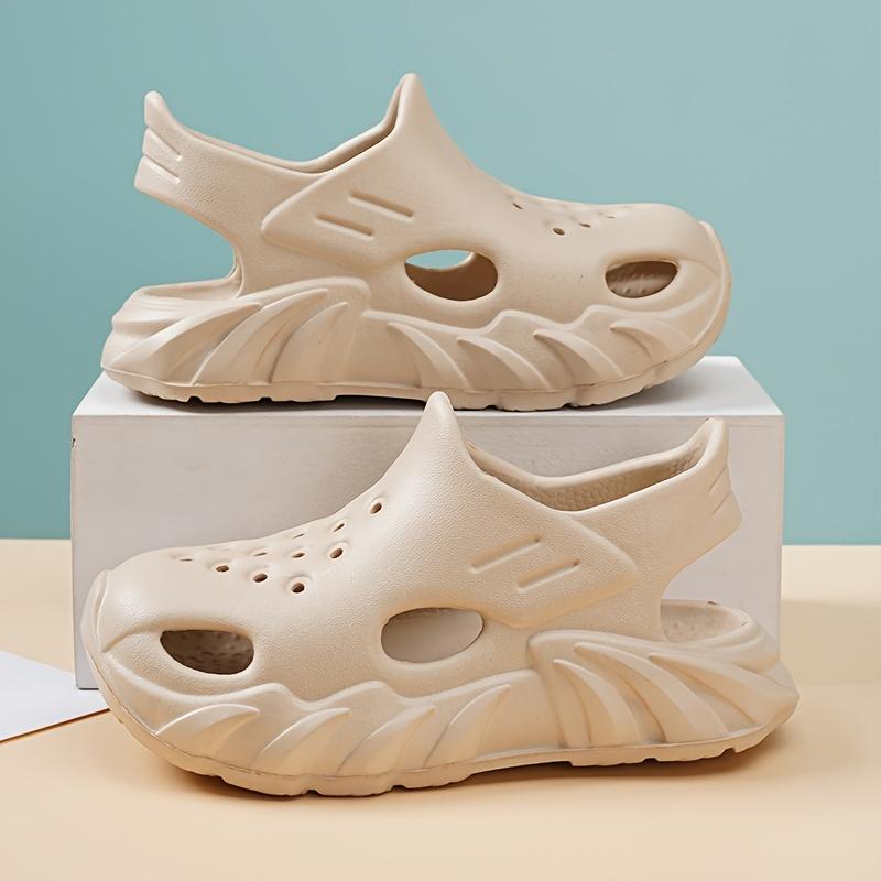 New summer breathable soft-soled boys' outdoor casual sports shoes, slip-resistant and durable, suitable for older children as beach flip-flops