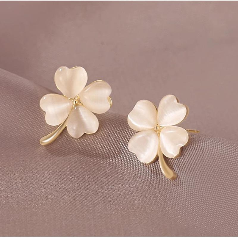 S925 silver needle cat's eye four-leaf clover earrings new arrival popular niche design earrings accessible luxury classy earrings