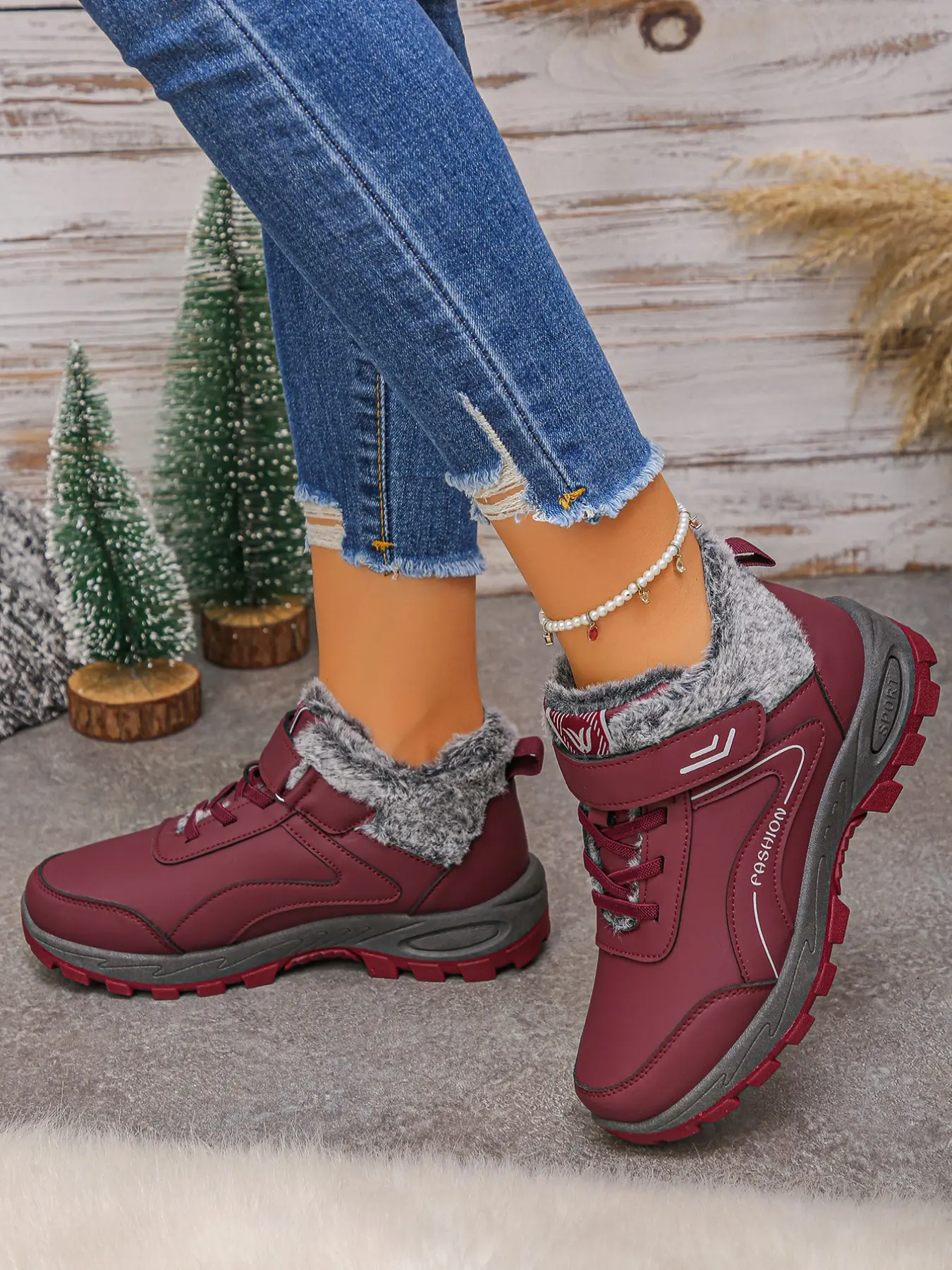 New Women's Fall Winter Outdoor Cold-Resistant Short Boots, Durable Thick Sole, Fuzzy Lining, Velcro Closure, Warm Elderly Cotton Shoes