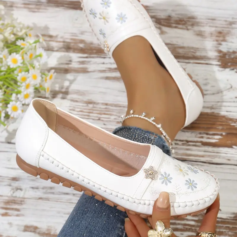 Goreyodoly Women's Classic Loafers, Round Toe Shoe, Floral Embroidery Small Flower Buckle Casual Flats, Shoes Flats, All-Season Comfortable Loafers with Lightweight Soft Upper, Slip Resistant Durable Daily Use