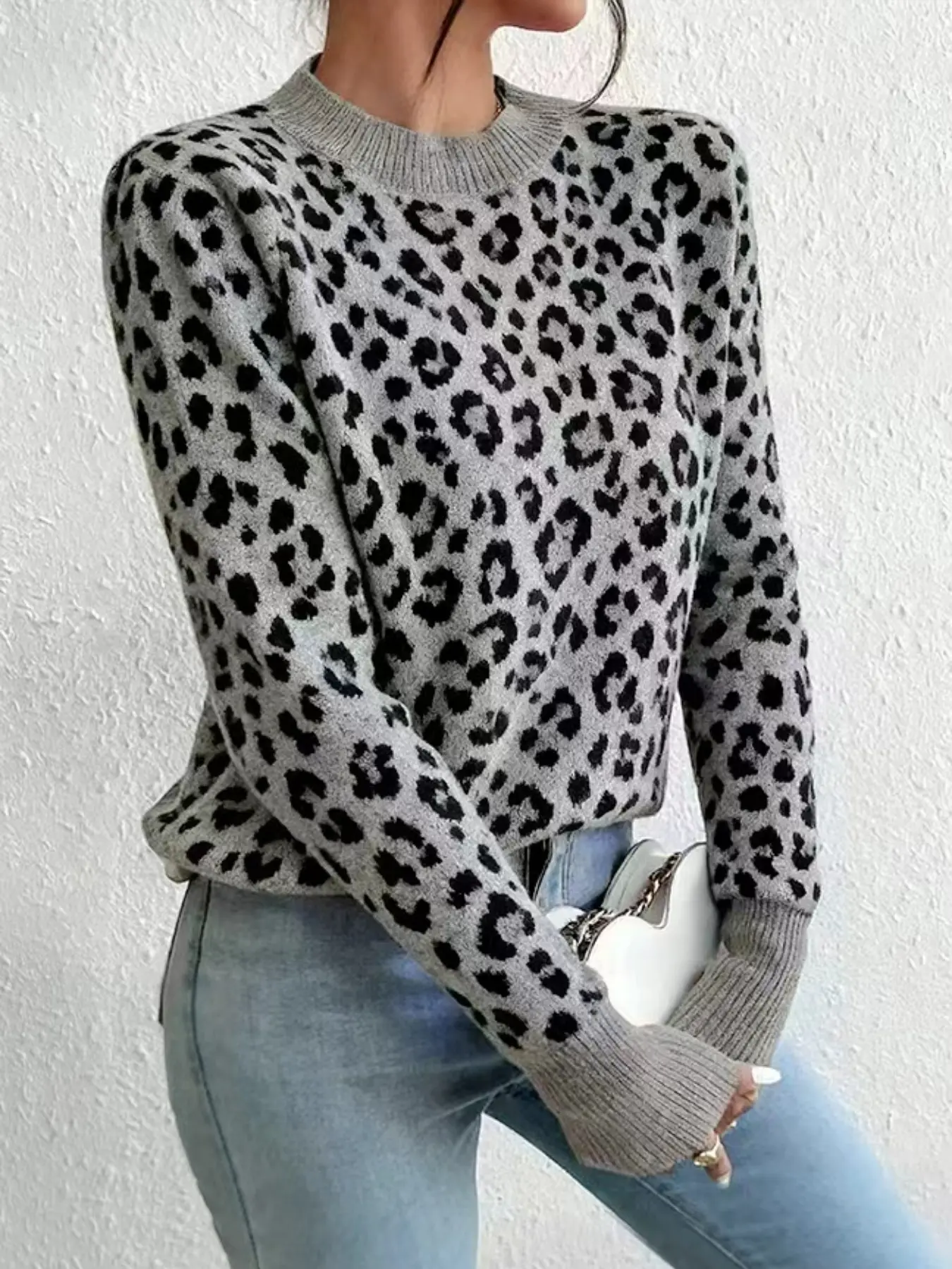 Elegant Leopard Print Sweater for Home Office Travel, Long Sleeve Loose-Fit Knitwear for Spring & Fall, Versatile Stylish Pullover
