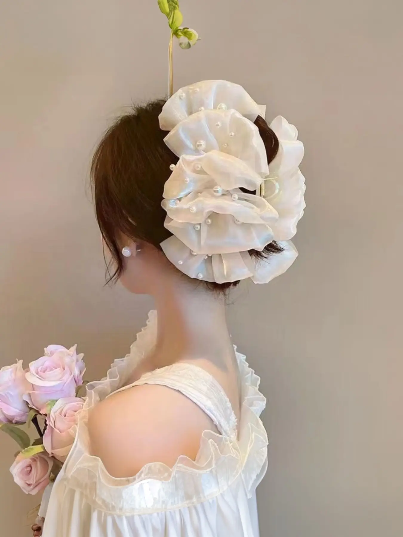 / Pearl Flower Claw Clip, Large Shark Fin Hair Clip, Elegant Bridal Wedding Hair Accessory, Suitable for Thick Hair Updos