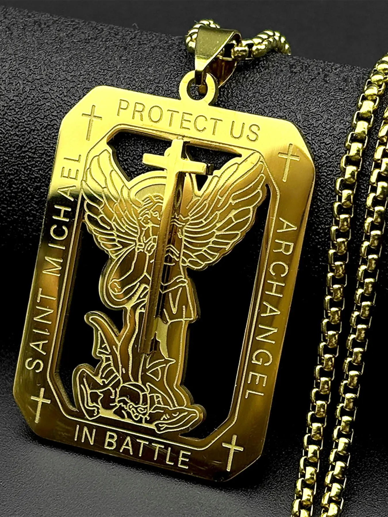 Archangel St.Michael Protect Us Medal Cross Pendant Necklace for Women Men Stainless Steel Saint Michael Amulet Chain