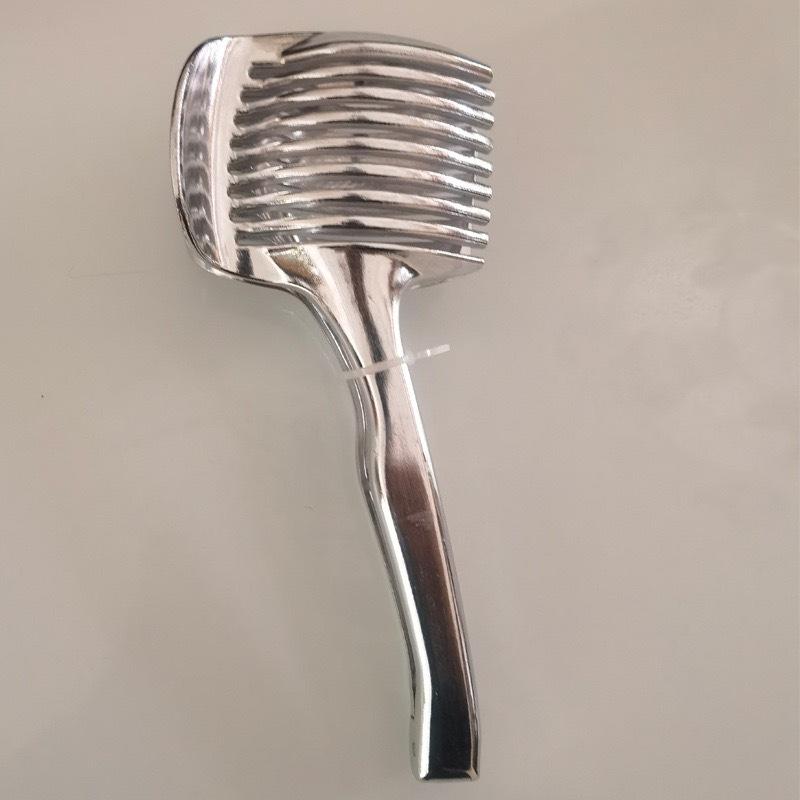 Multifunctional fruit slicer