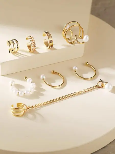 8Pcs Gold Ear Cuffs Earring Stacking Set Stackable Earrings for Women Non Piercing,14K Gold Plated Tassel Chain Pearl Ear Clip Adjustable Cubic Zirconia Sparkling Round Huggie Ear Cuff Fake Earrings Punk Jewelry Gifts