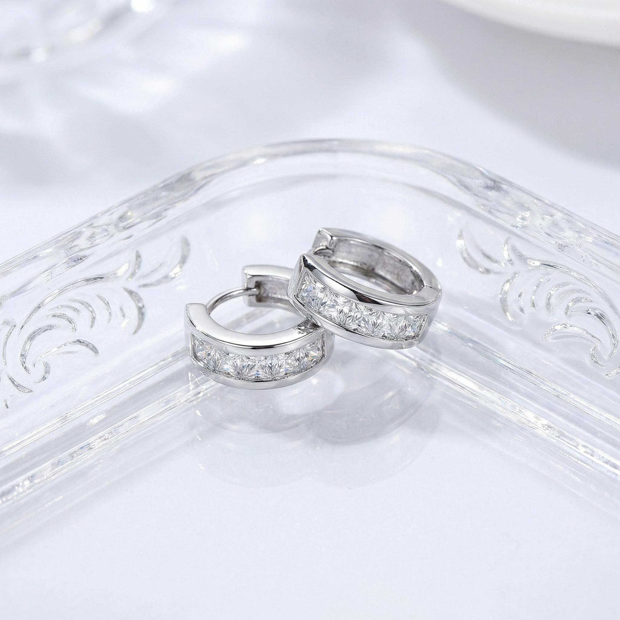 High-quality Brilliant Zircon Earrings Finely Crafted Clear and Sparkling Enhances Face Shape Adds Elegance Ideal for Parties and Gatherings Simple Versatile Design Thoughtful Gift