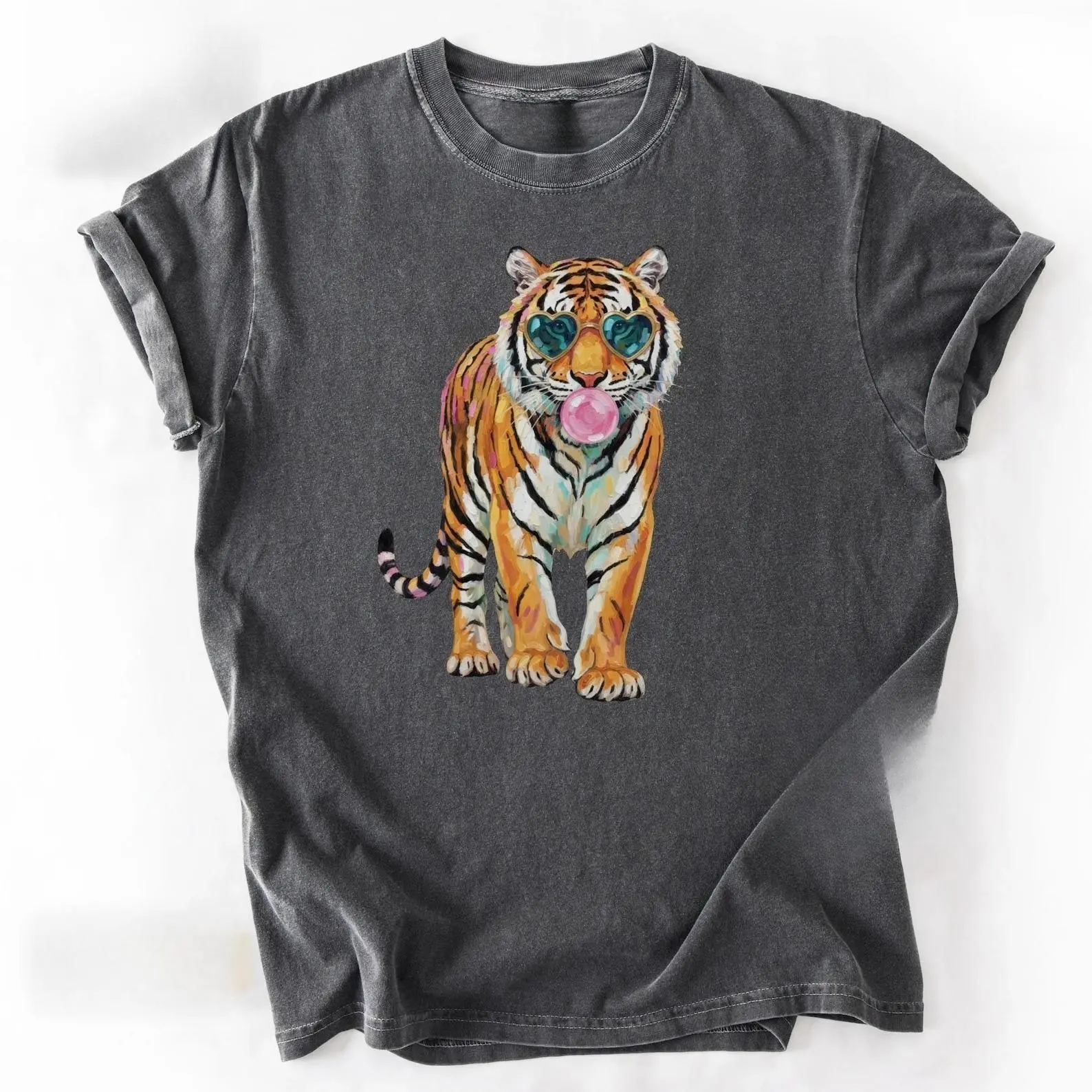 Tiger comfy Shirt – Cute Animal Print Tee Preppy Tiger Graphic,Bubble Gum Tiger with Heart Sunglasses Oversized T-Shirt, Plus Size Preppy Wild Animal Graphic Tee, Women’s Vintage Washed Charcoal Loose Fit Short Sleeve, Y2K Aesthetic Top
