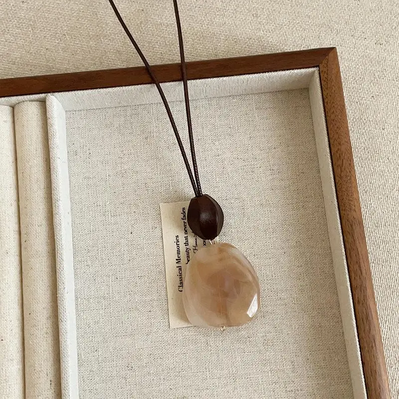 1pc New Chinese Style Minimalist Geometric Resin Smudged Pendant Long Necklace for Women, Daily Commute Elegant Accessory