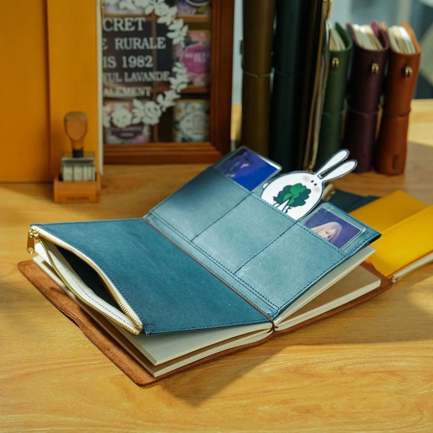 Washable Kraft Paper Zipper Pocket 2-Piece Set Eco-Friendly Pouch Insert with Card Slots Compatible with Traveler's Notebook Passport Size A5 Journal Accessories, Inserts For Journaling, for Notebook Refills Writing Scrapbooking Organizer Brown