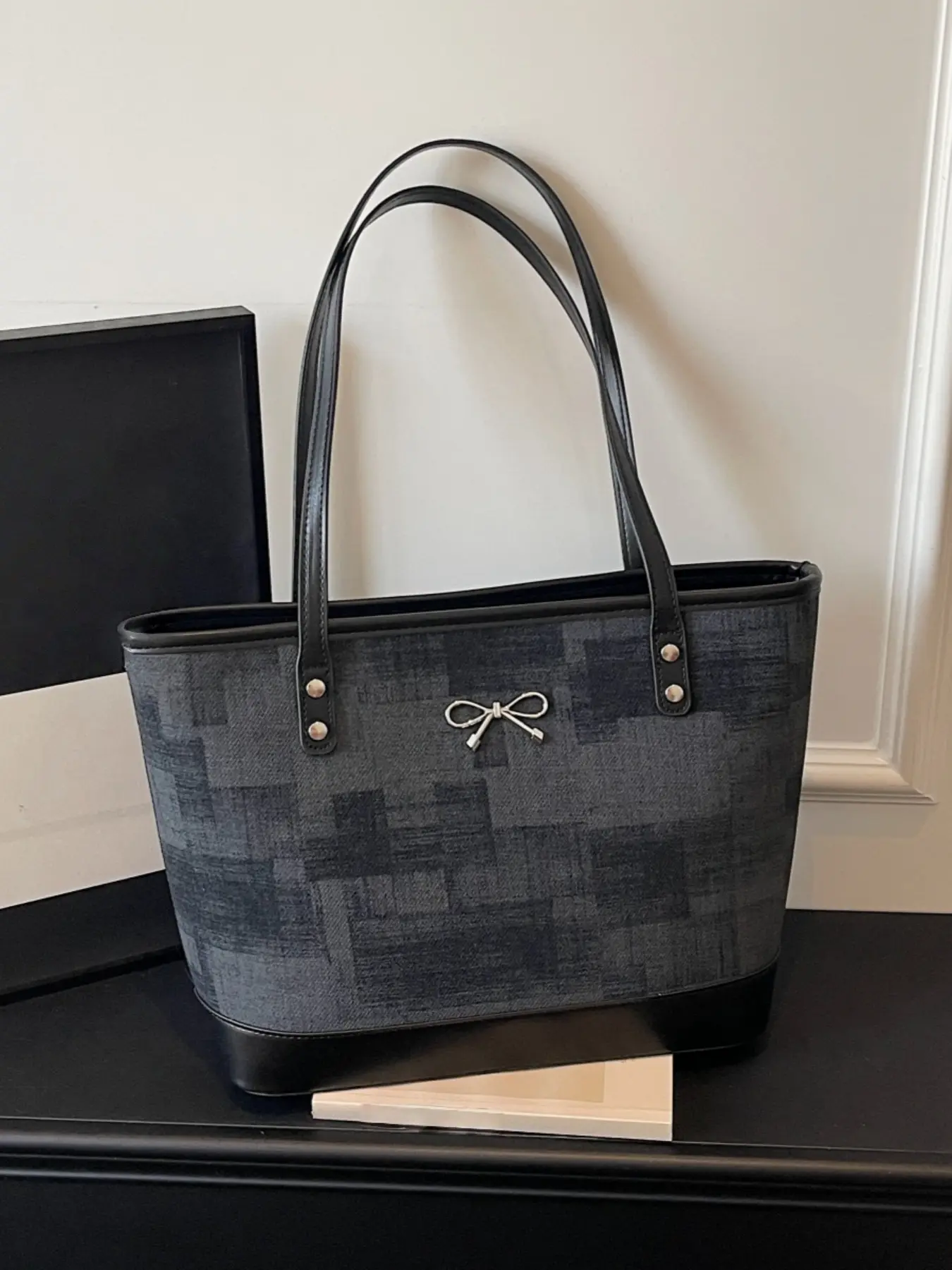 Fashion niche retro large-capacity tote bag, daily commuting lightweight handbag with bow details minimalist shoulder bag, Casual Tote Bag