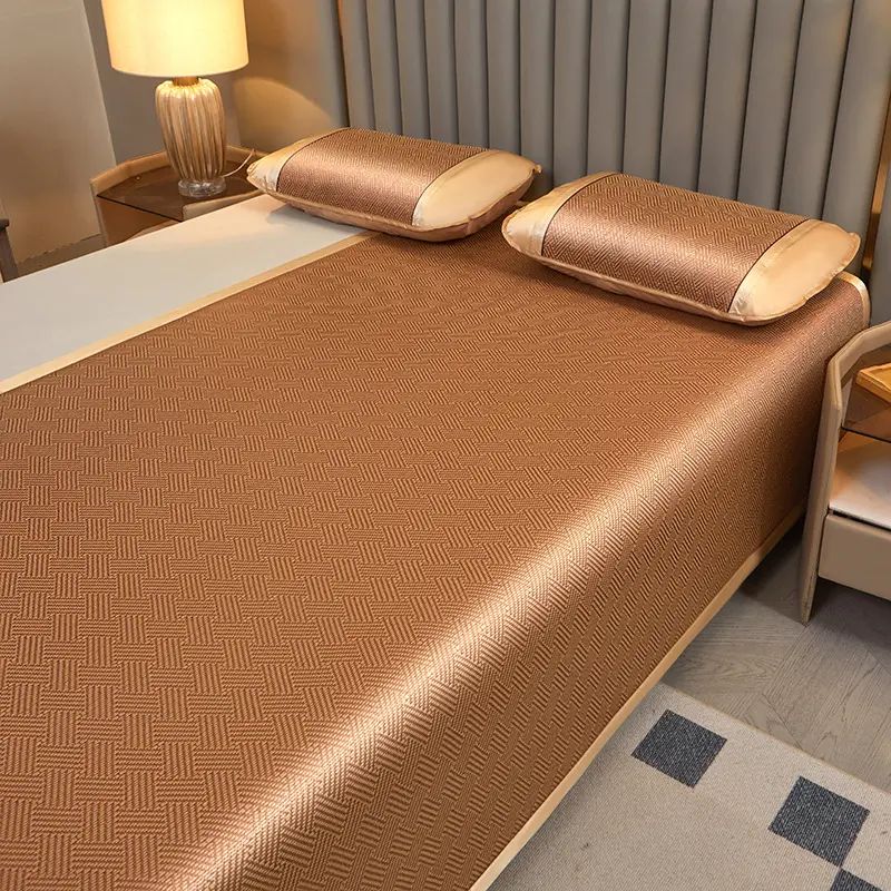 Foldable summer cooling mat, thickened ice silk soft mat for student dormitories, machine washable.