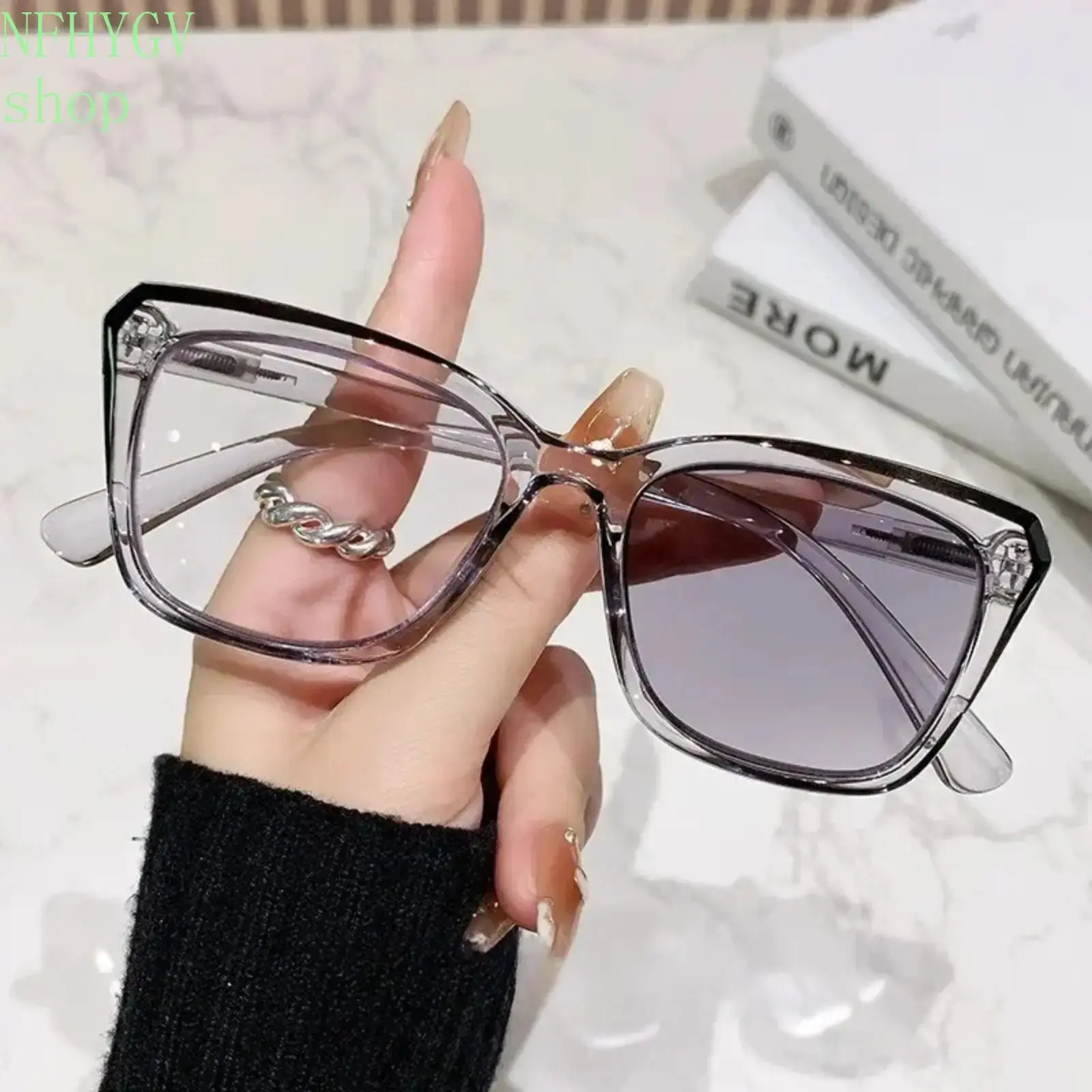 Lightweight Multifocal Photochromic Reading Glasses For Women, Stylish Square Frame With Progressive Adaptive Lenses, Dual‑Purpose For Near And Far Vision For Daily Wear, Outdoor Activities And Gifting