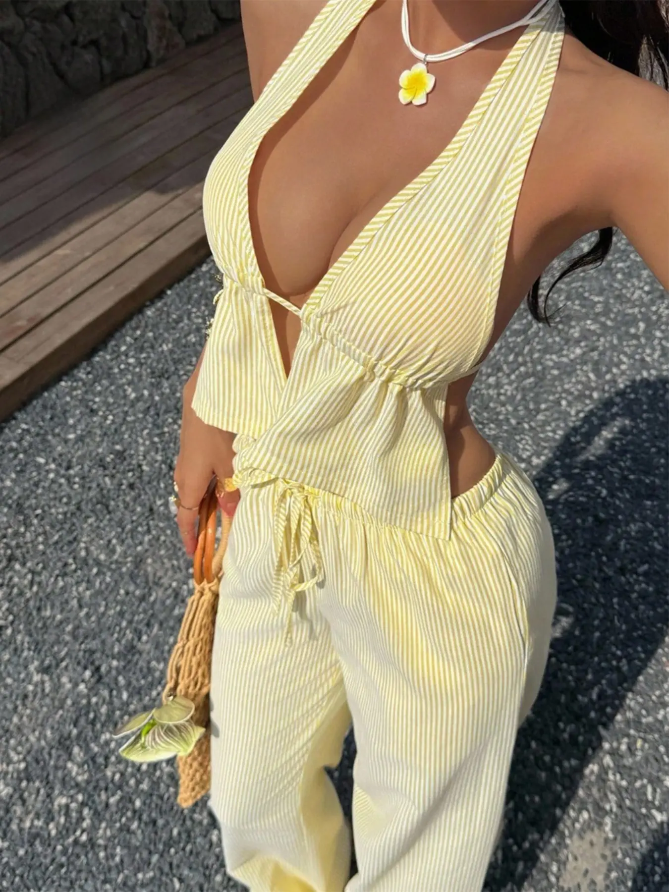 Women's Stylish Striped Halter Neck Cutout Sleeveless Crop Top + Drawstring Wide-Leg Trousers Casual Chic Set, Y2K Style Casual Summer Vacation Outfit, Suitable for Women's Beach Holiday Street Style.